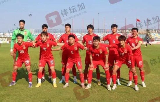 贾斯汀·比伯被释放后继续享乐 海滩与嫩模度假 2014-01-28 当地时间1月27日，巴拿马，被释放后的贾斯汀·比伯现身海滩，与被捕当天在一起的嫩模Chantel Jeffries，以及两个好友一起骑沙滩车嬉戏，比伯看起来十分悠闲，完全没有被逮捕事件影响心情。