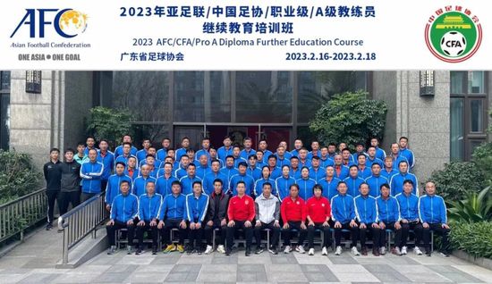 当地时间6月19日，苏瑞身穿一袭印花连衣裙，现身Ascent Lounge，参加纽约市拉瓜迪亚高中毕业舞会。