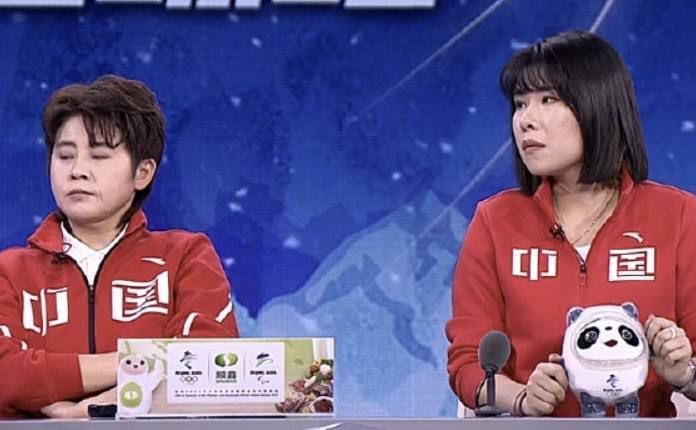 詹妮弗·康纳利确认加盟《铳梦》 饰演重要反派 2017-02-08 由《罪恶之城》导演罗伯特·罗德里格兹执导、詹姆斯·卡梅隆监制的漫改大作《铳梦》迎来了以为重量级演员，以出演《美国往事》、《梦之安魂曲》、《美丽心灵》等影片闻名于世的女演员詹妮弗·康纳利确认加盟，并将 詹妮弗·洛佩兹新片性感露丰胸 与少年产生感情 2013-11-18 近日，詹妮弗·洛佩兹出现在洛杉矶的新片《邻家男孩》片场，她带着黑框眼镜，穿着低胸内衣站在窗前向外张望，看起来性感十足。
